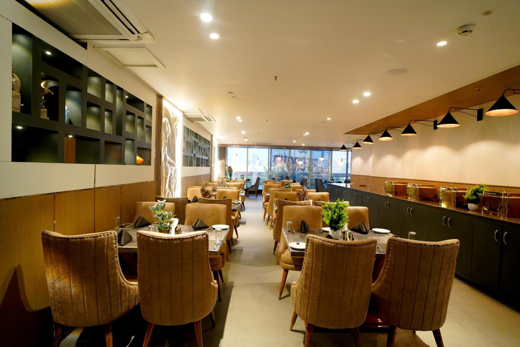 Hotel Sakura Gold Gurgaon Luaran gambar