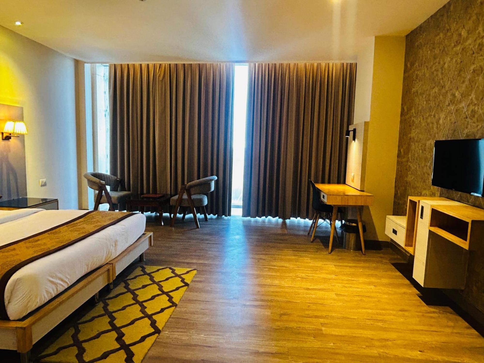 Hotel Sakura Gold Gurgaon Luaran gambar