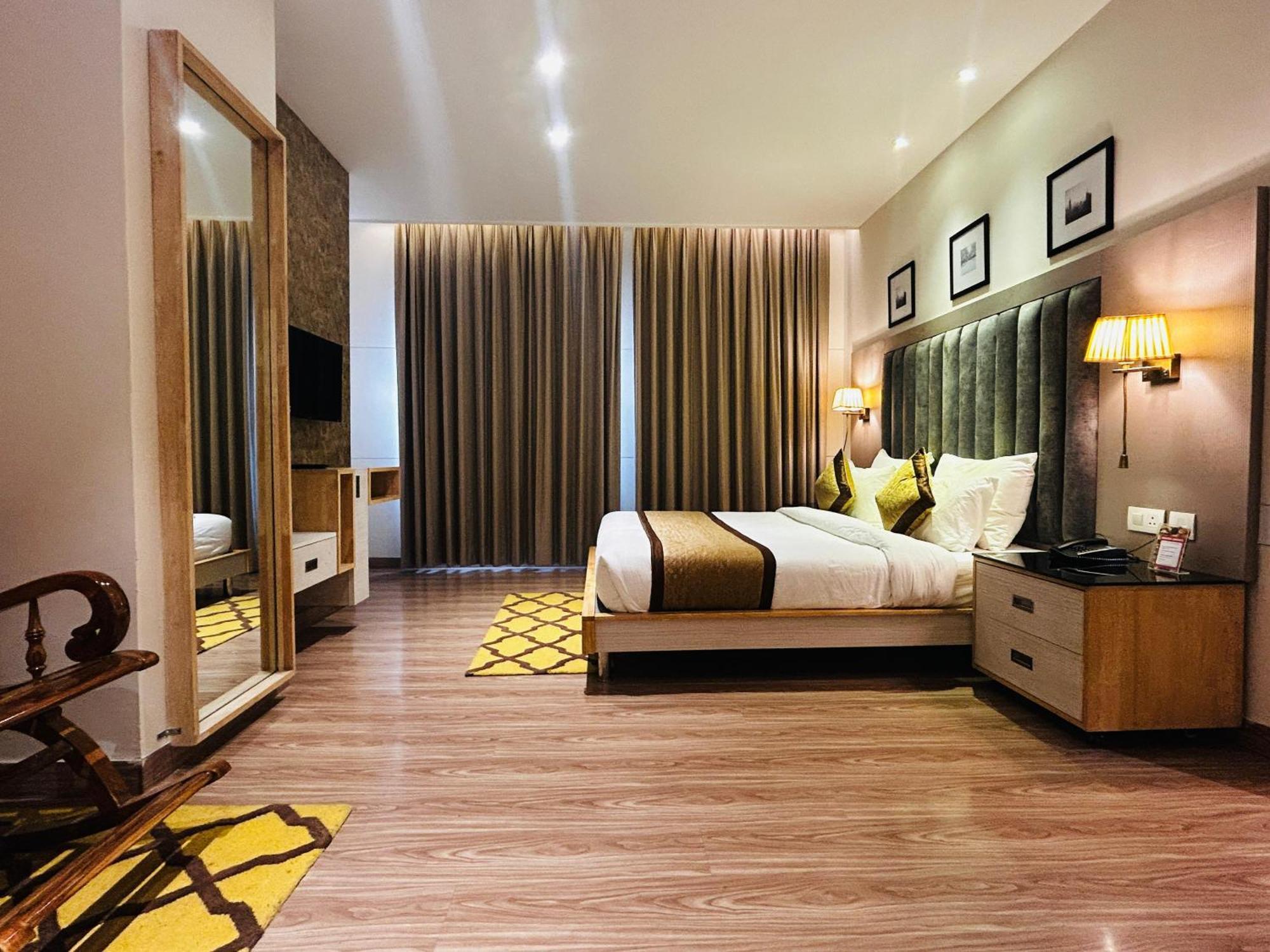 Hotel Sakura Gold Gurgaon Luaran gambar