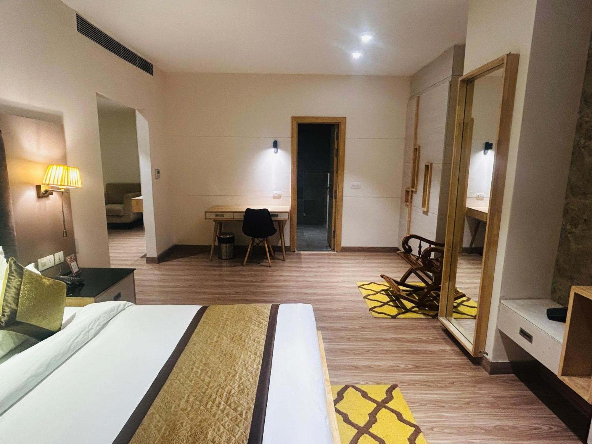 Hotel Sakura Gold Gurgaon Luaran gambar